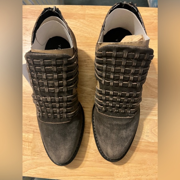 Very Volatile Charcoal Woven size 6 Distressed Carmine Leather Weave MSRP $110 - Picture 1 of 5